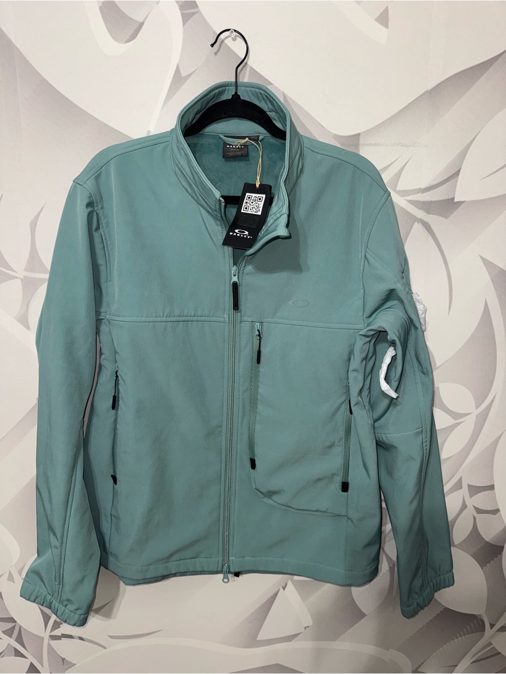 NWT Oakley Men’s Wintertide soft-shell zip down jacket size L